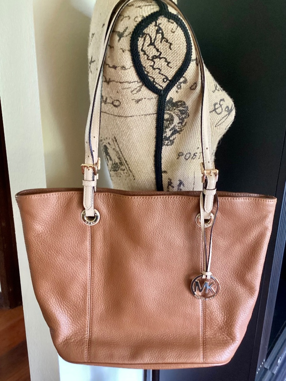 MICHAEL KORS Jet Set Large Brown Leather Tote/Handbag with Logo Hangtag